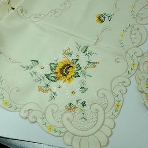 Embroidered Table Runner 8 Placemats Sunflowers
